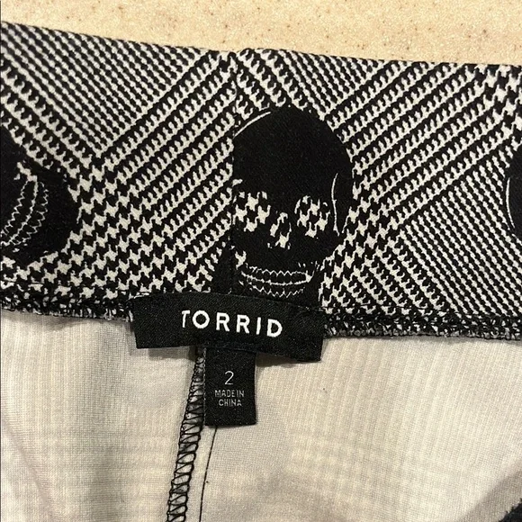 Torrid Black and Gray Skater Mini Skirt with Pleats - Picture 3 of 4